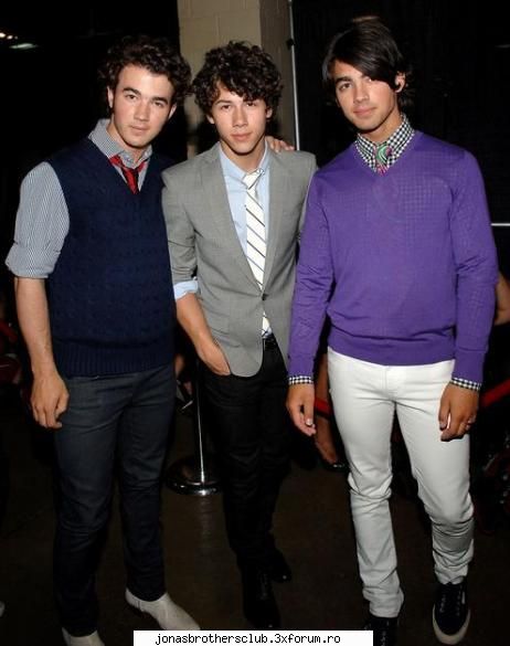 2 poza galerie jonas brothers