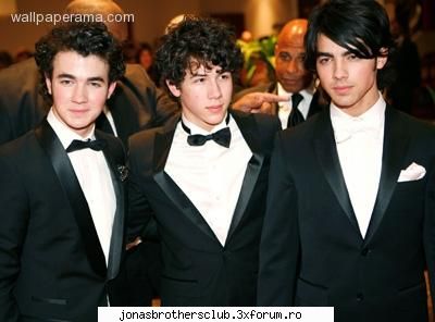 poza8 la 4 ace galerie jonas brothers