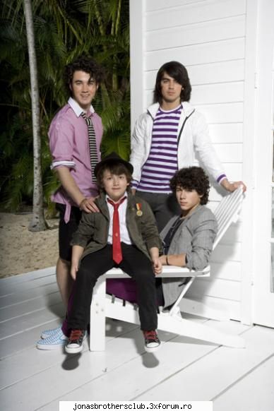 news - Jonas Brothers - pantofi, monogamie si casatorie - News about jonas brothers
