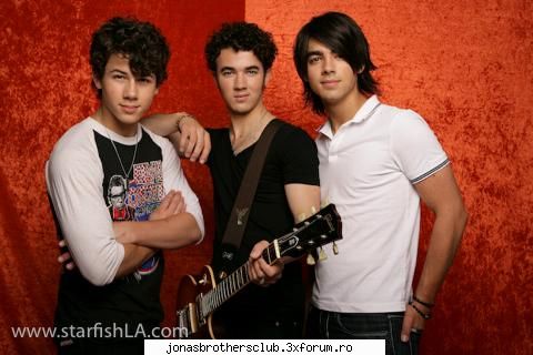 versuri got going crazy ooh!hey there pretty ladytell how you're doingtell what can helpcause i've