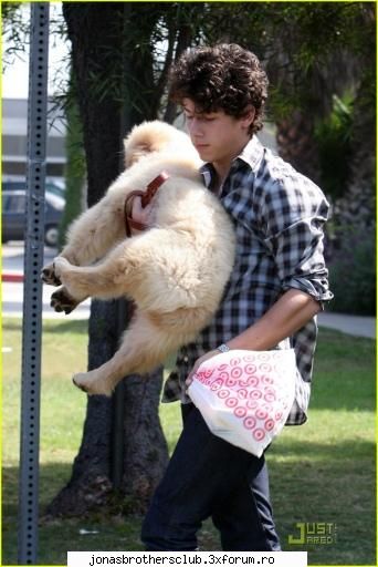 just friends there she goes againthe girl i�m love withit�s cool we�re just friendswe walk the halls